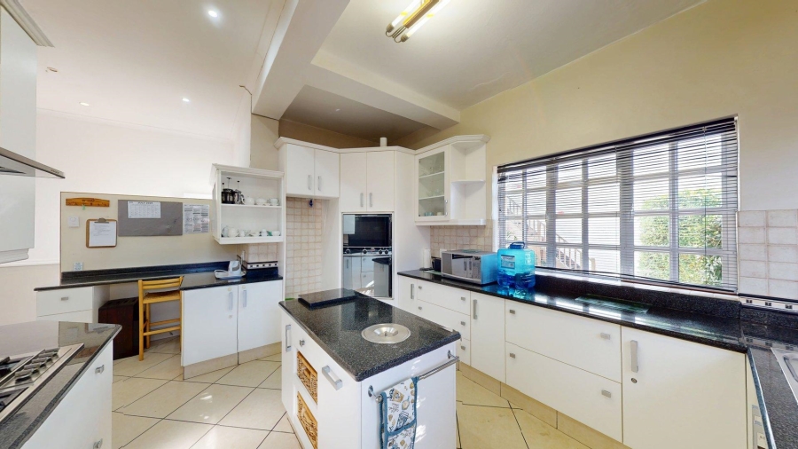 8 Bedroom Property for Sale in Summerstrand Eastern Cape